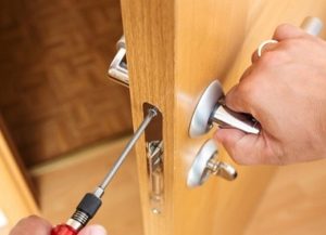 Bảng Giá Dịch Vụ Mở Khóa Cửa Nhà Tận Nơi Giá Bình Dân Ở Nha Trang