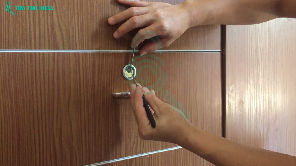 Sửa Ổ Khóa Tủ Quần Áo, Tủ Phòng Khách Bị Gãy Chìa Kẹt Ổ Ở Nha Trang